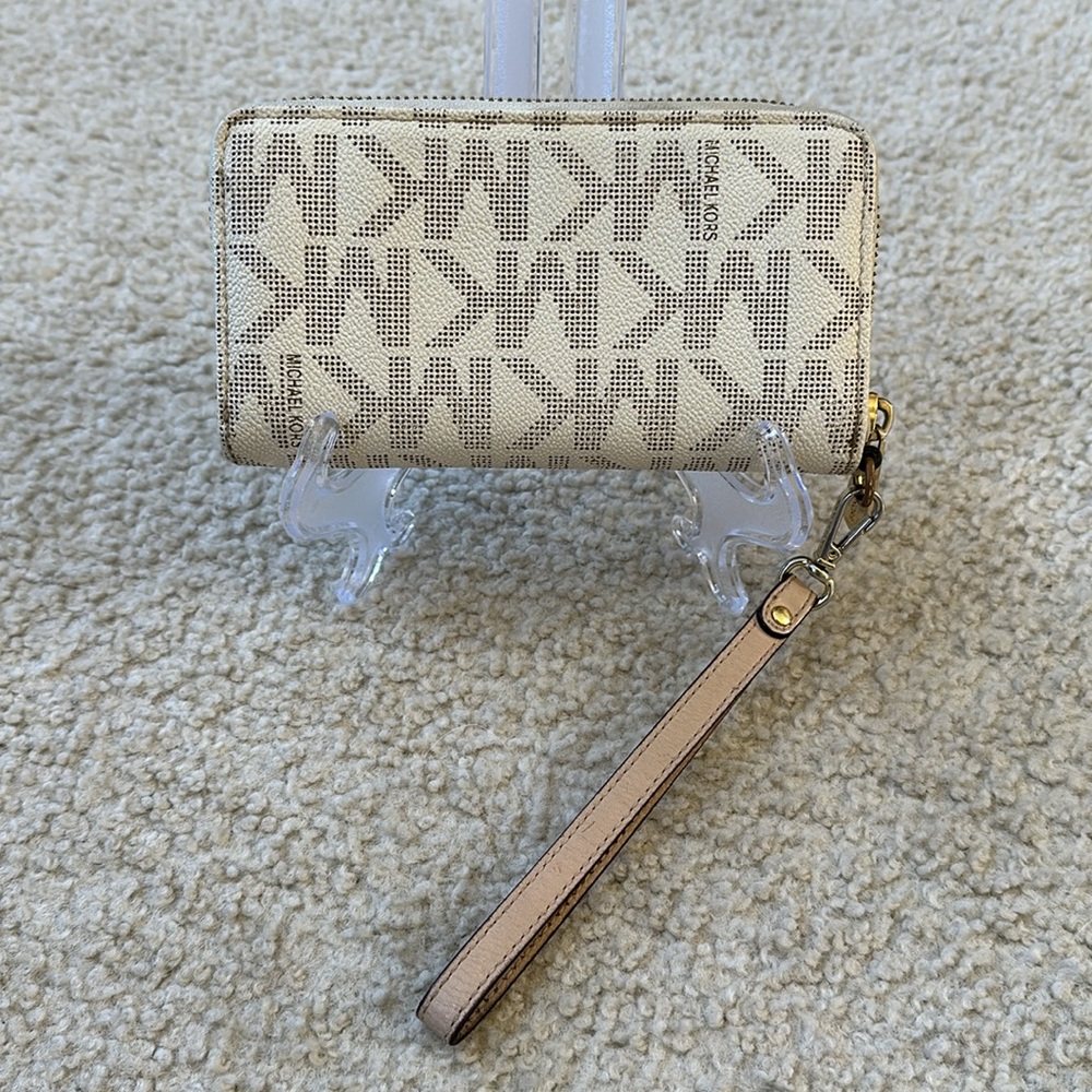 MK Signature Logo Long Wallet / Wristlet - Picture 5 of 17